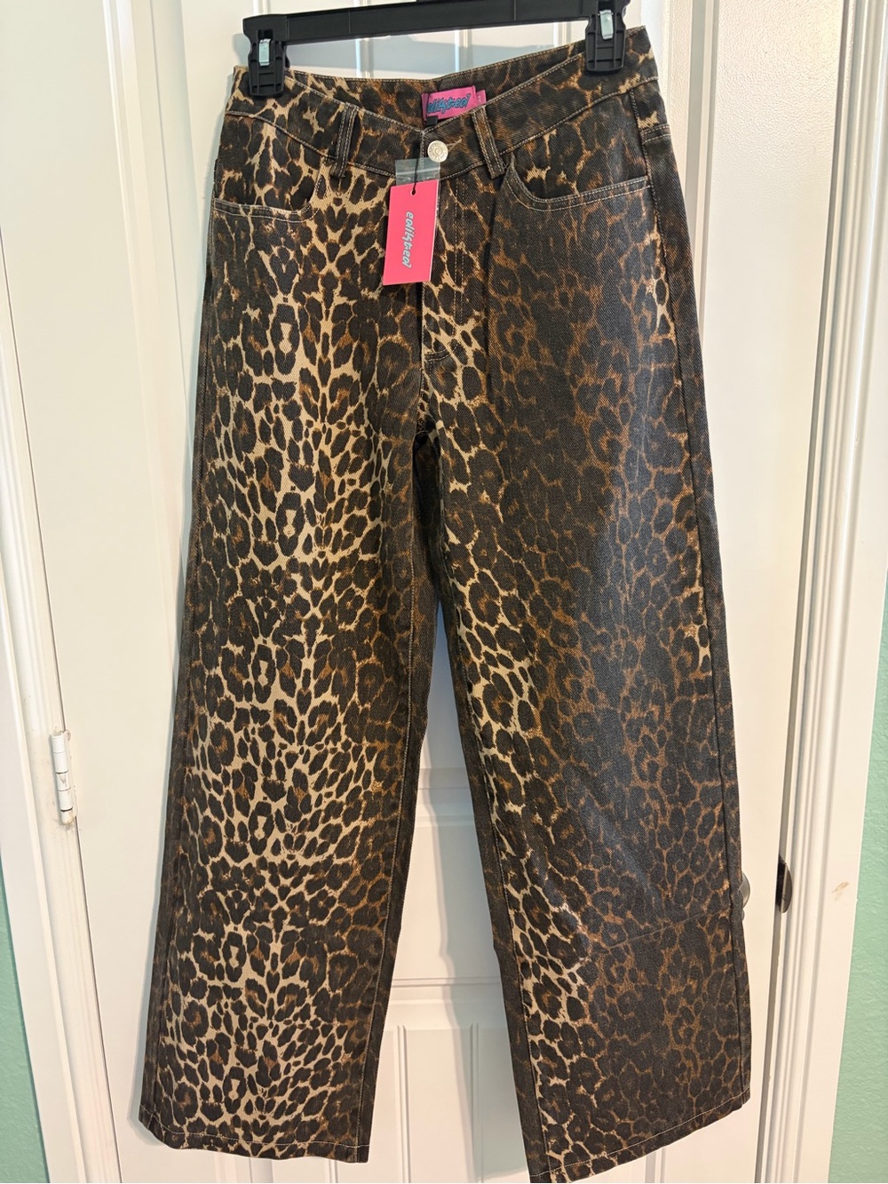 EDIKTED LEOPARD PRINTED LOW RISE BAGGY JEANS